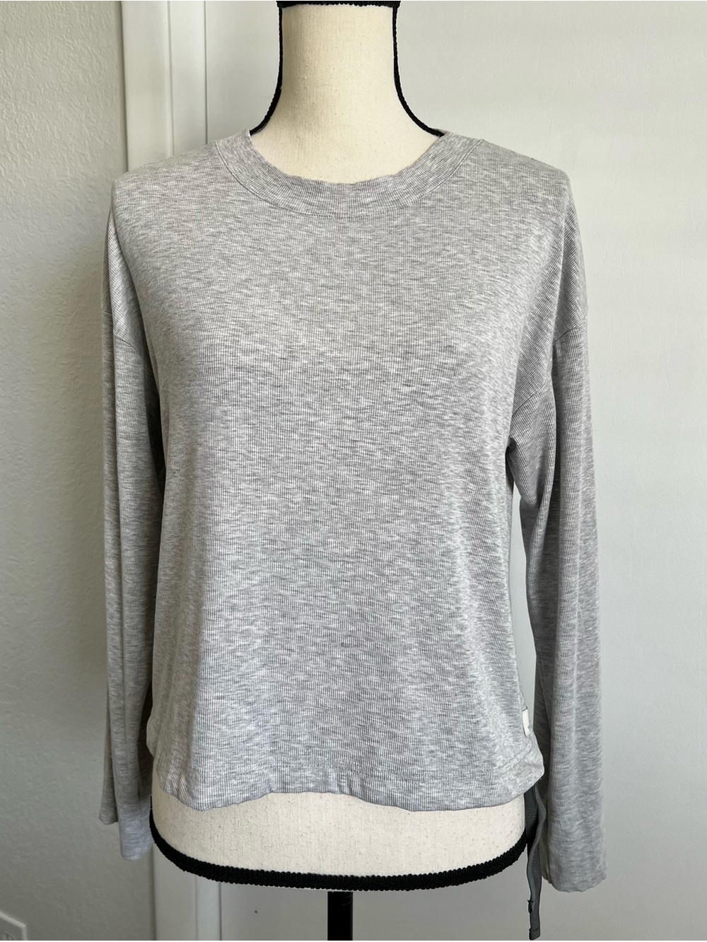 Vuori Cropped Drawstring Waist Shirt